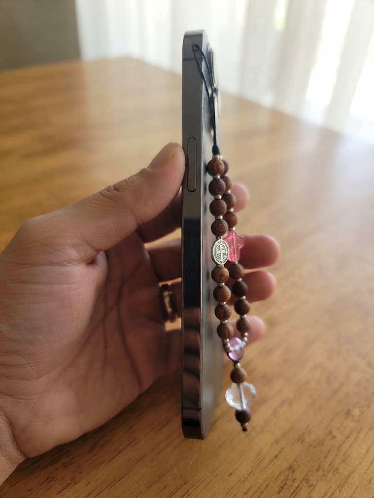 ✞ Protection de St Benoît ✞ Bijou de téléphone artisanal style mini chapelet