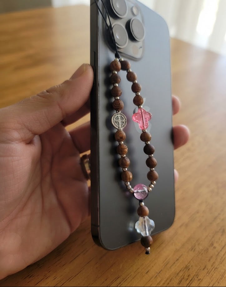 ✞ Protection de St Benoît ✞  Bijou de téléphone artisanal style mini chapelet